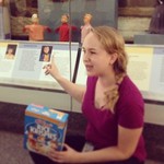 A @siseec1 teacher leads children & parents in a museum circle right in front of the exhibit case! #siseec