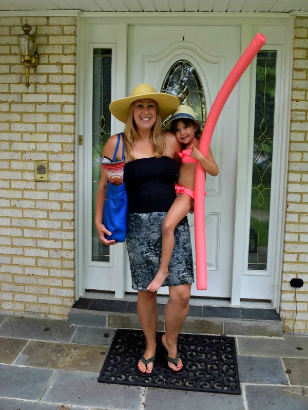 mom-heading-to-the-pool-1
